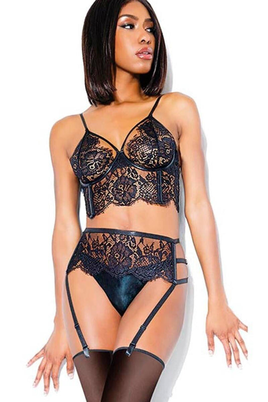 Ensemble lingerie en dentelle avec jarretière